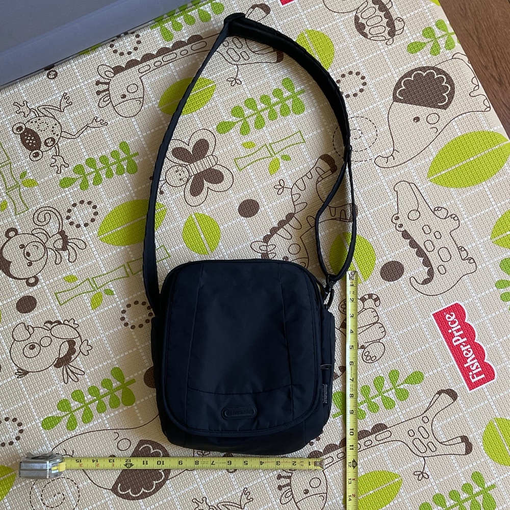 Pacsafe Crossbody bag Unisex Metrosafe 200 GII Anti-Theft Pockets Black Exomesh.